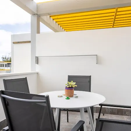 Home2book Lovely & Bright Apt, Pool & Terrace Daire *