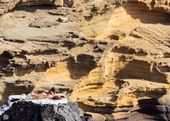 Home2book Lovely & Bright Apt, Pool & Terrace * أرونا