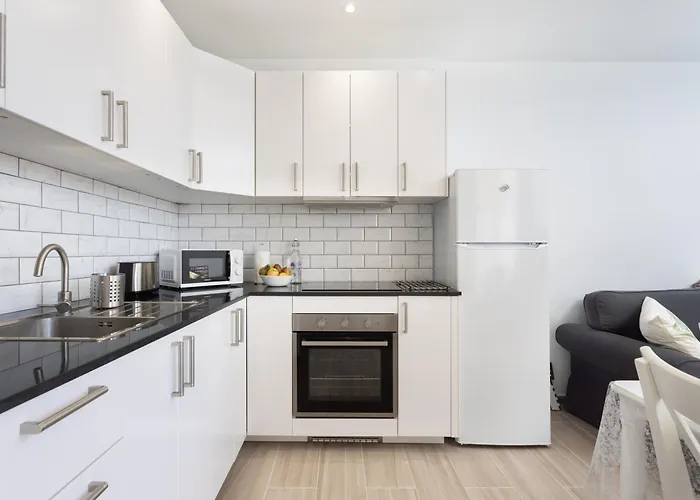 Home2book Lovely & Bright Apt, Pool & Terrace شقة *