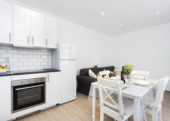 Home2book Lovely & Bright Apt, Pool & Terrace *