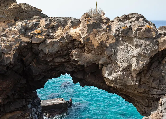 Home2book Lovely & Bright Apt, Pool & Terrace Daire *