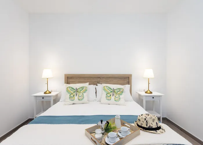 Daire Home2book Lovely & Bright Apt, Pool & Terrace